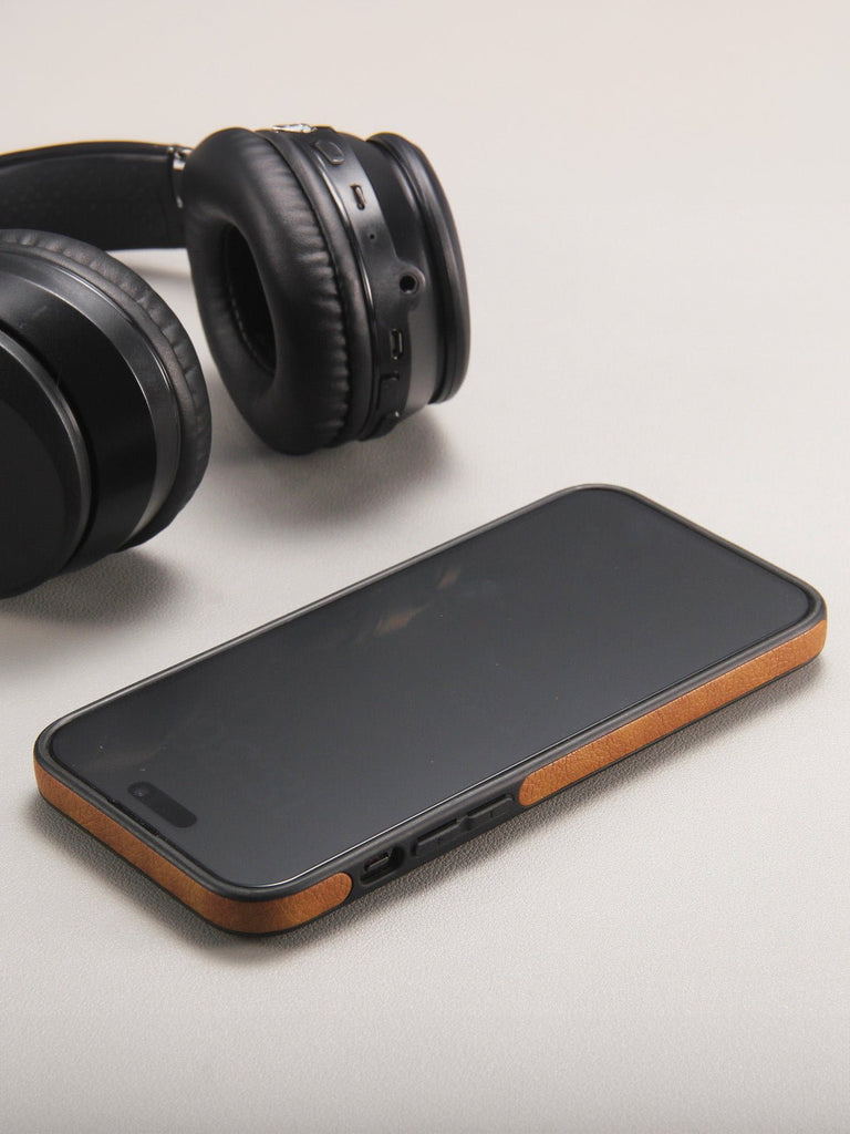 Coque iPhone avec support intégré, simili cuir texturé, protection renforcée, compatible MagSafe, design premium, modèle Torème - Coque iPhone - Marron iPhone 12
