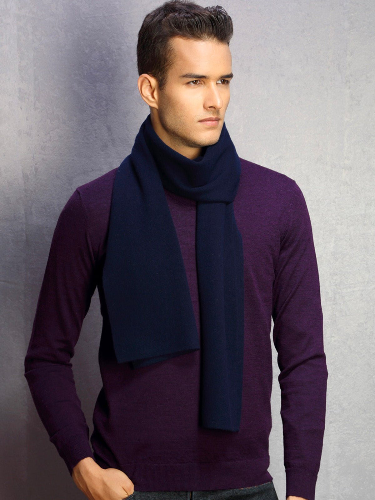 Écharpe chaude en laine, douceur enveloppante pour l’hiver, parfaite pour les journées froides, accessoire incontournable du quotidien, pour l'homme moderne, modèle Mike - Écharpe - Bleu marine