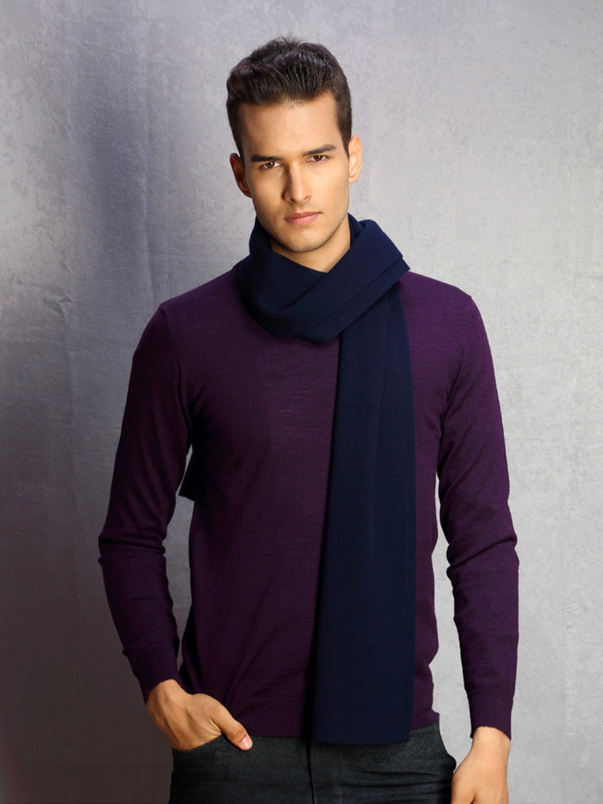 Écharpe chaude en laine, douceur enveloppante pour l’hiver, parfaite pour les journées froides, accessoire incontournable du quotidien, pour l'homme moderne, modèle Mike - Écharpe - Bleu marine