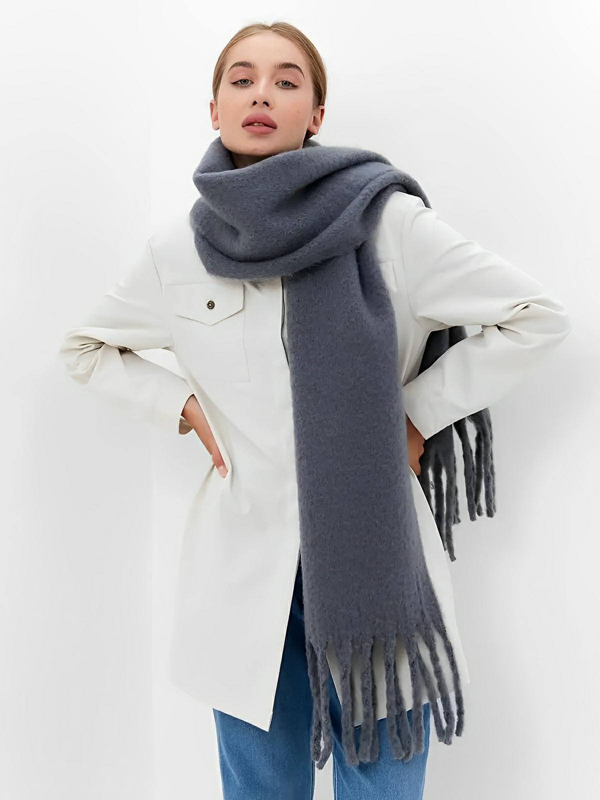 Écharpe femme hiver, longue écharpe chaude, frangée douce, maille unie, 40x210 cm, modèle Justine - Écharpe - Gris