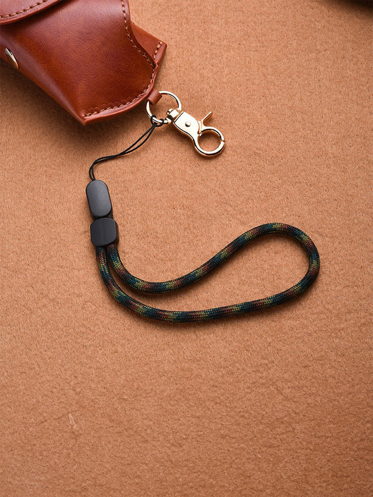 Étui lunettes en simili vegan, fermeture pivotante dorée, mousqueton intégré, format compact, usage quotidien, modèle Sénor - Coffret - Marron