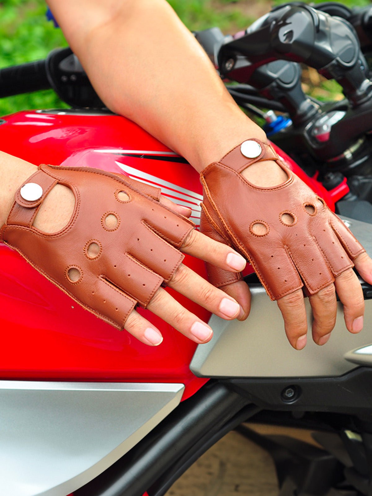 Gants demi - doigt homme cuir, gants moto vintage en cuir, gants de conduite respirants, gants antidérapants ouverts, modèle Mecto - Gants - Marron M