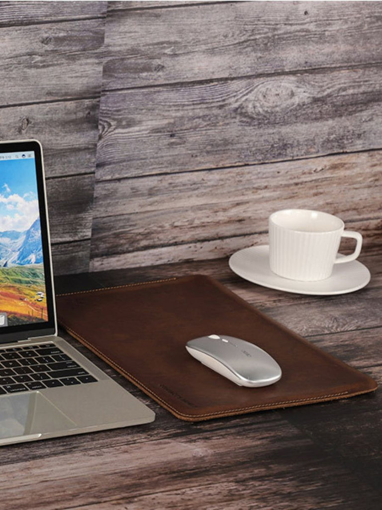 Housse pour MacBook Air 13 pouces, cuir véritable, protection premium, intérieur doux et design minimaliste, modèle Waldemar - Housse - Marron