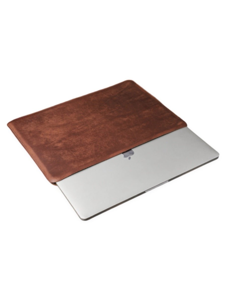 Housse pour MacBook Air 13 pouces, cuir véritable, protection premium, intérieur doux et design minimaliste, modèle Waldemar - Housse - Marron