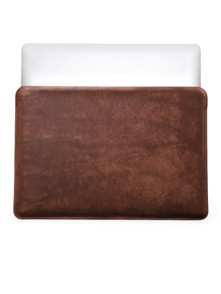 Housse pour MacBook Air 13 pouces, cuir véritable, protection premium, intérieur doux et design minimaliste, modèle Waldemar - Housse - Marron