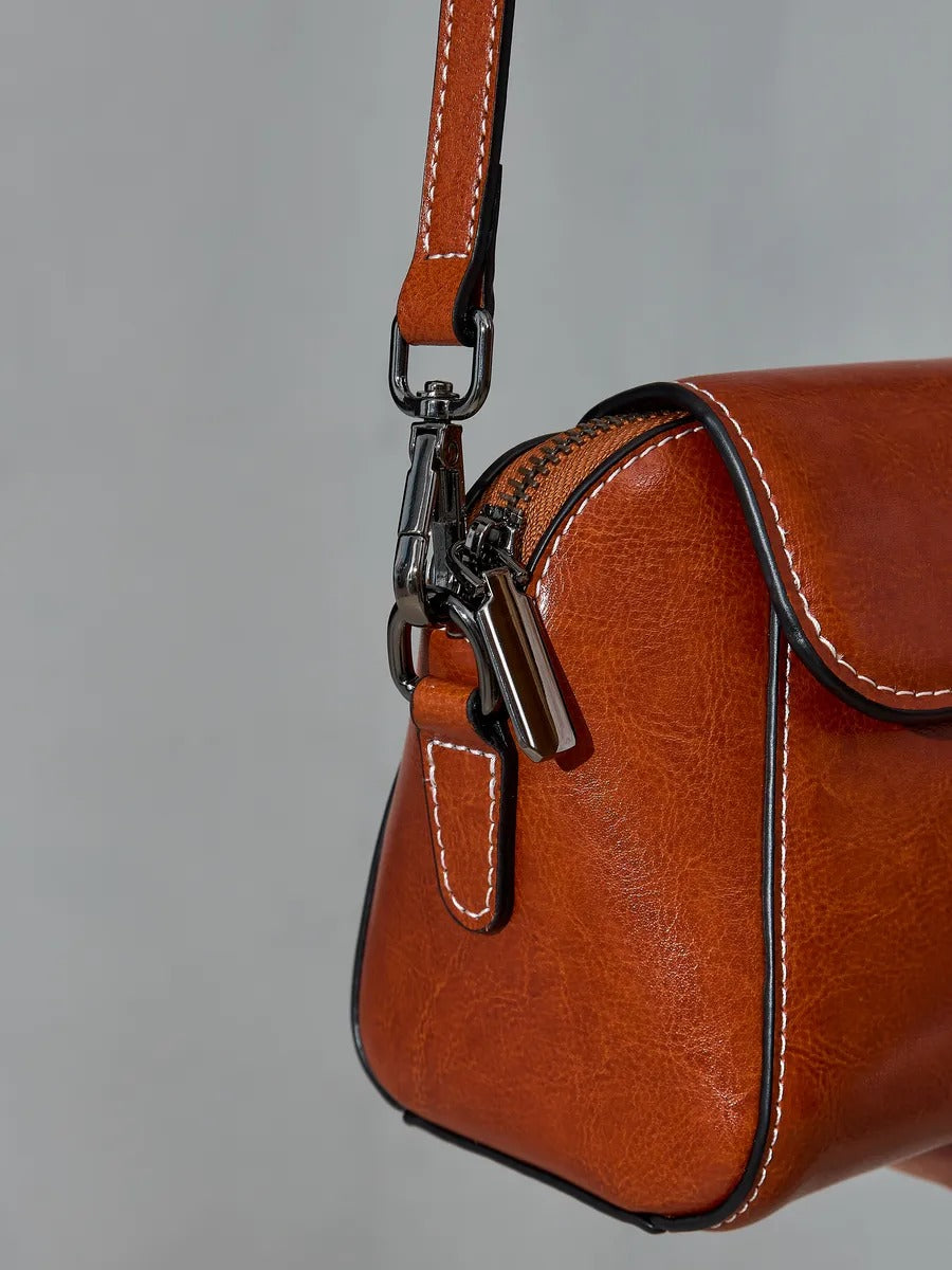 Sac bandoulière femme cuir, petit sac rigide, format rectangulaire, compartiments multiples, modèle Azeline