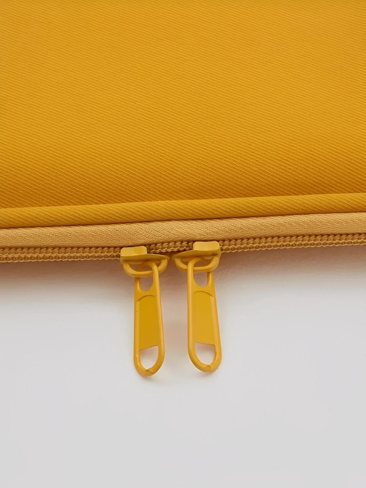 ousse ordinateur portable, housse MacBook, protection tablette, sacoche fine, étui déperlant, modèle Constance - Housse - Jaune M