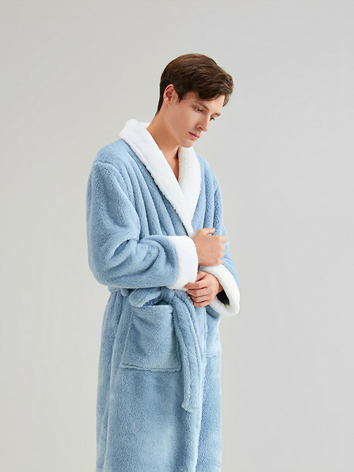 Peignoir polaire doux, peignoir long mixte hiver, ceinture amovible, col châle contrasté, poches pratiques, confort cocooning, plusieurs couleurs, modèle Cassiope - Peignoir - Bleu M