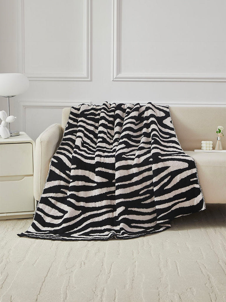 Plaid zèbre noir blanc, jeté doux canapé, couverture chaude déco, plaid cocooning salon, plaid imitation fourrure, modèle Erell - Noir et blanc