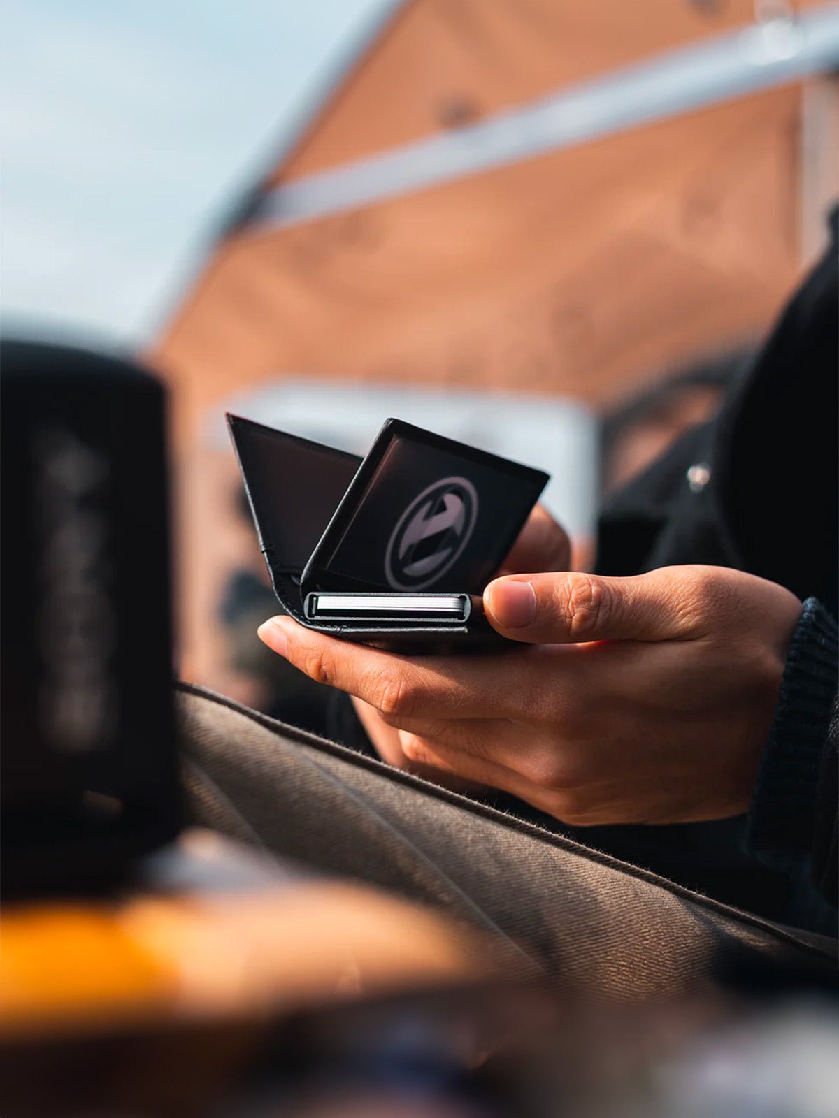 Portefeuille compact cuir RFID, protection cartes bancaires, pop - up aluminium, format carte, porte - cartes coulissant, modèle Noctis - Porte - feuille - Noir