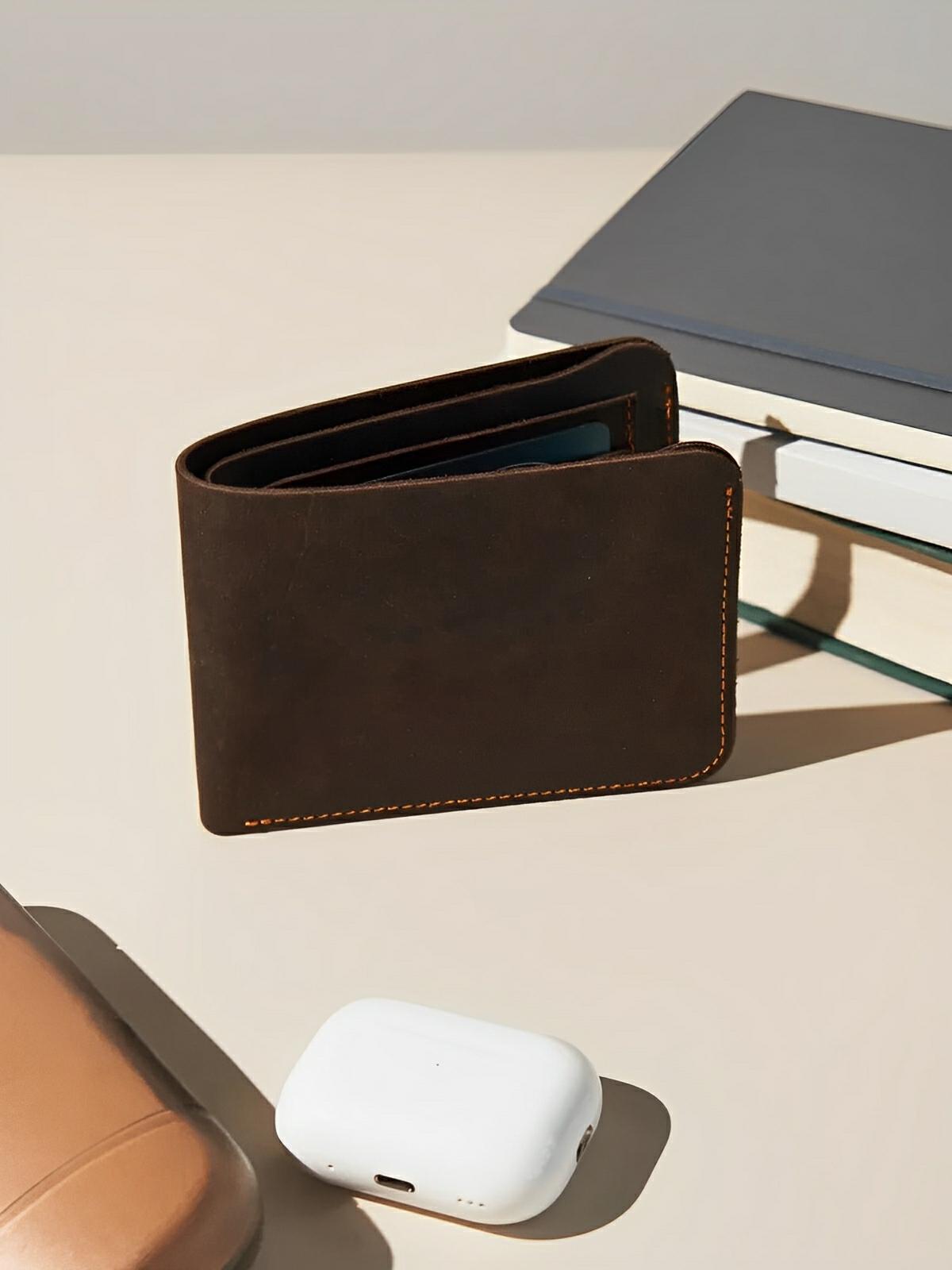 Portefeuille homme en cuir véritable, format compact, design vintage, multiples rangements, couture apparentes, modèle Xaime - Porte - feuille - Café