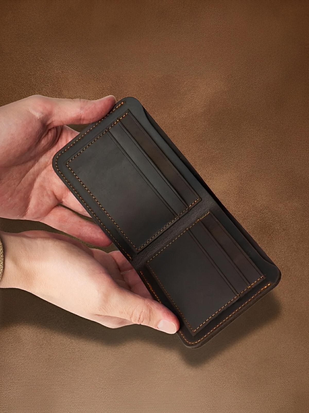 Portefeuille homme en cuir véritable, format compact, design vintage, multiples rangements, couture apparentes, modèle Xaime - Porte - feuille - Café