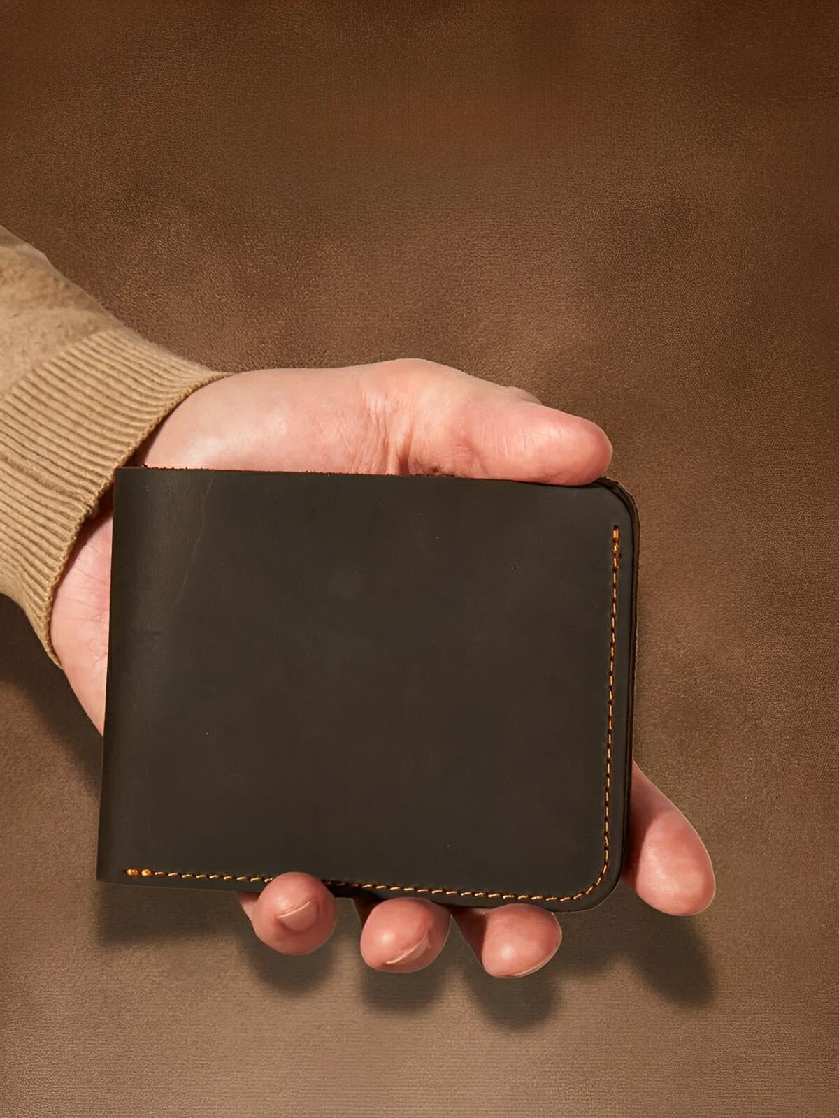 Portefeuille homme en cuir véritable, format compact, design vintage, multiples rangements, couture apparentes, modèle Xaime - Porte - feuille - Café