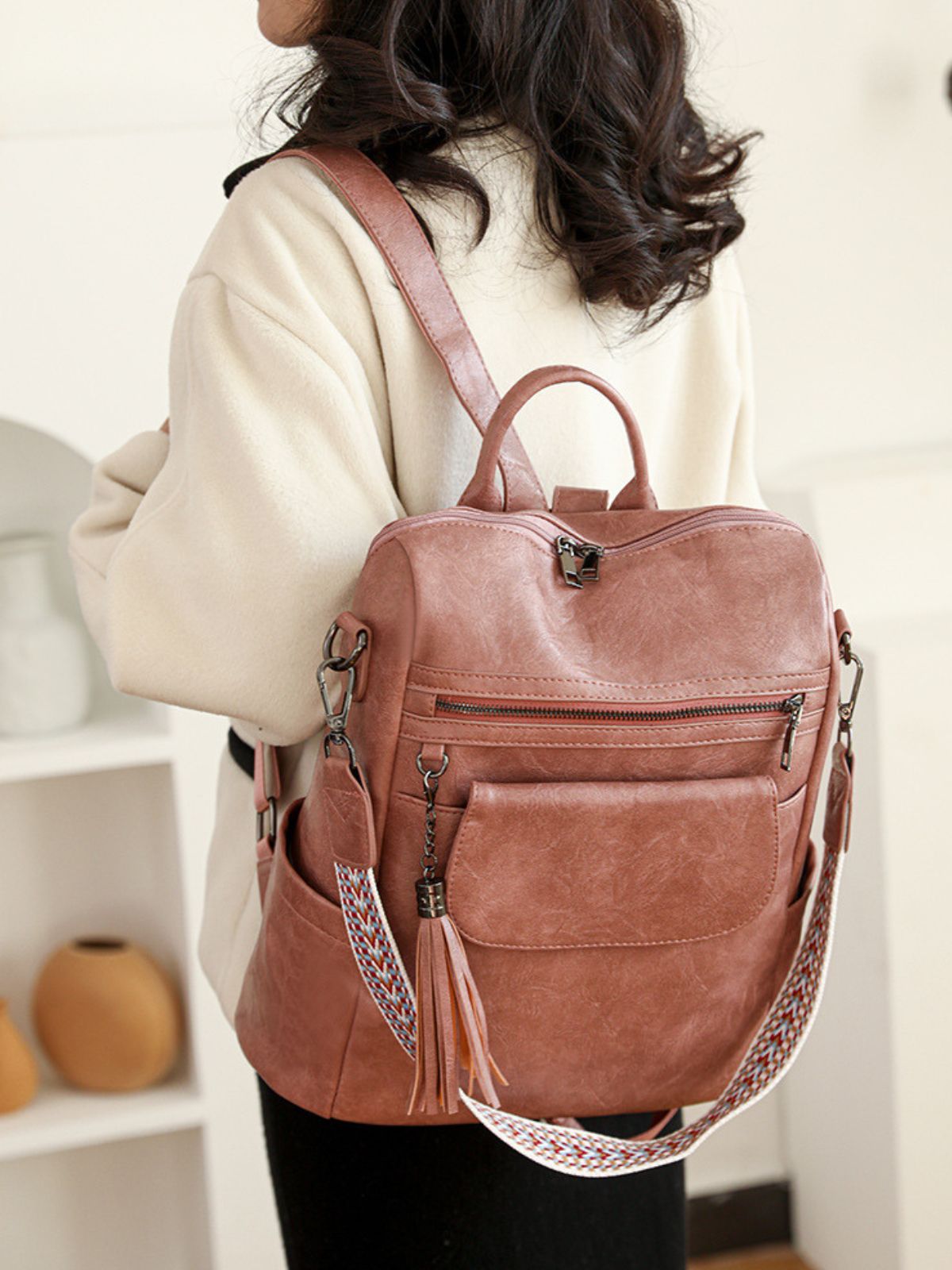 Sac à dos femme en simili vegan, grande capacité, style vintage, convertible en sac à bandoulière, avec poches multiples, modèle Laura - Sac à dos - Rose