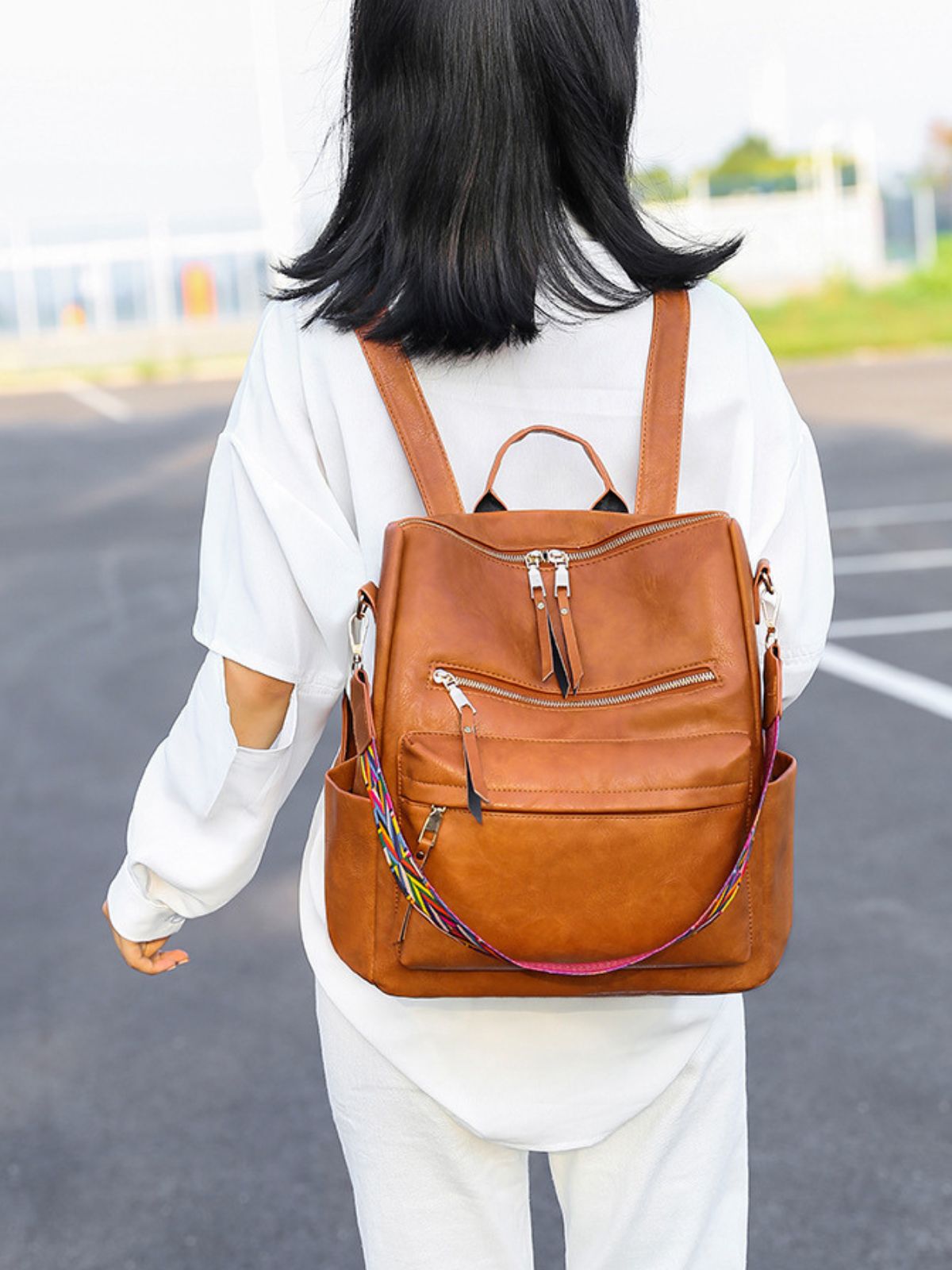 Sac à dos femme grande capacité, simili vegan souple, multi - poches, style, modèle Val - Sac à dos - Camel