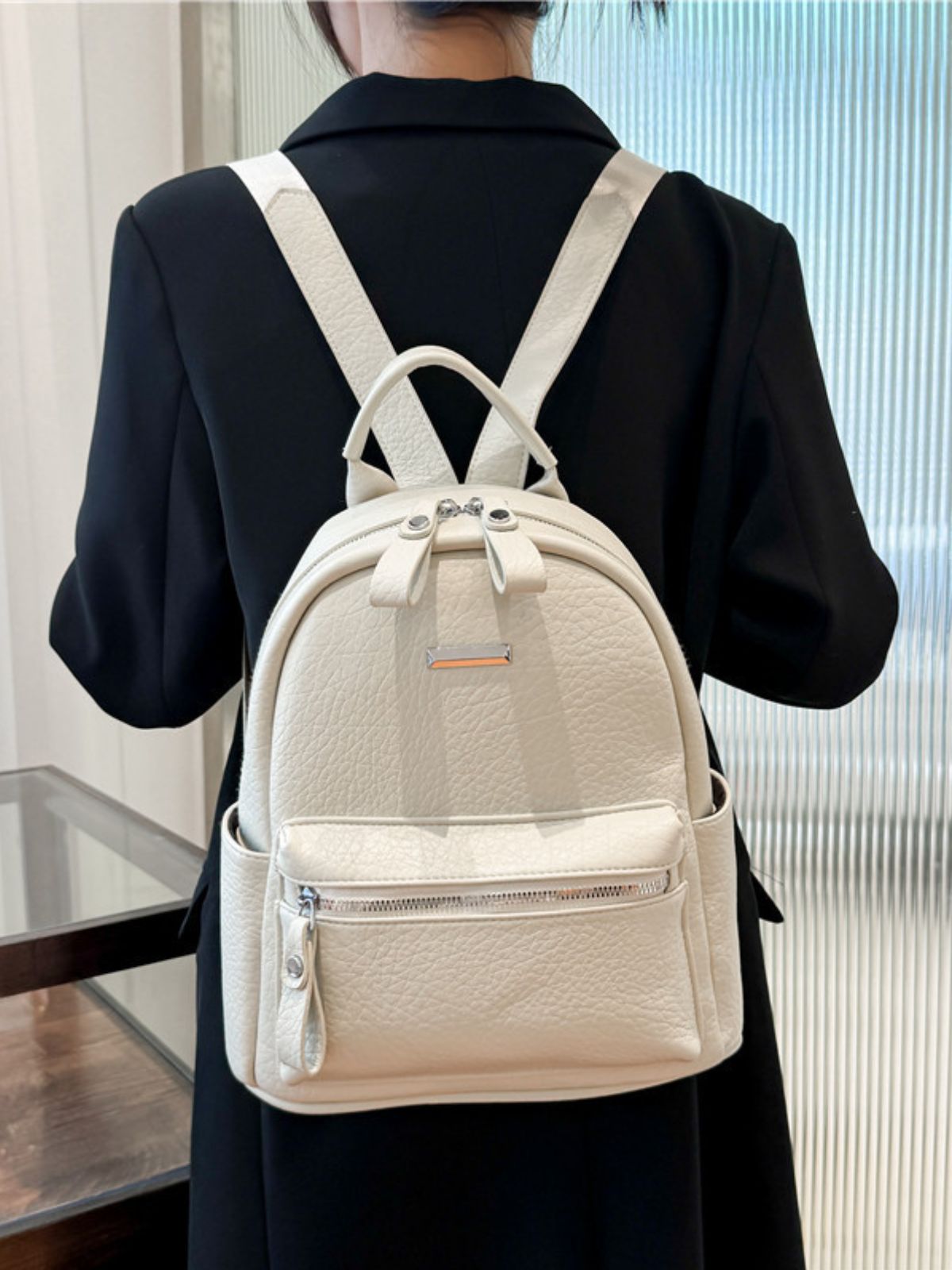 Sac à dos femme, petit format, simili vegan, léger et pratique, idéal travail et voyage, modèle Annabelle - Sac à dos - Blanc