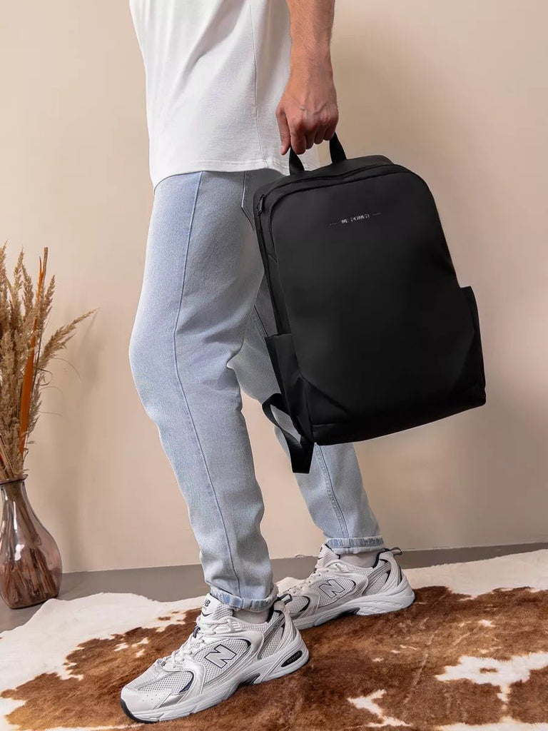 Sac à dos technique, grande capacité 20L, avec port USB et poche antivol, imperméable, pour un usage quotidien, modèle Eliott - Sac à dos - Noir