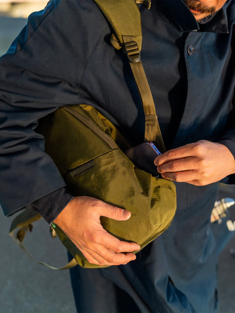 Sac à dos urbain, léger, imperméable, 13L, compartiment ordinateur, passe partout, modèle Cyrius - Sac à dos - Kaki