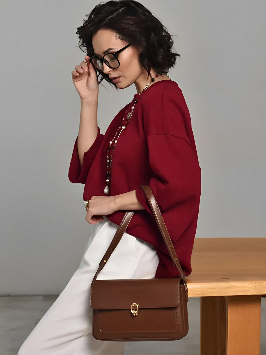 Sac à main en simili vegan, rabat élégant, design minimaliste, porté main ou épaule, format compact, modèle Cindy - Sac à main - Marron
