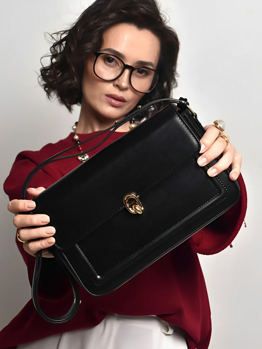 Sac à main en simili vegan, rabat élégant, design minimaliste, porté main ou épaule, format compact, modèle Cindy - Sac à main - Noir