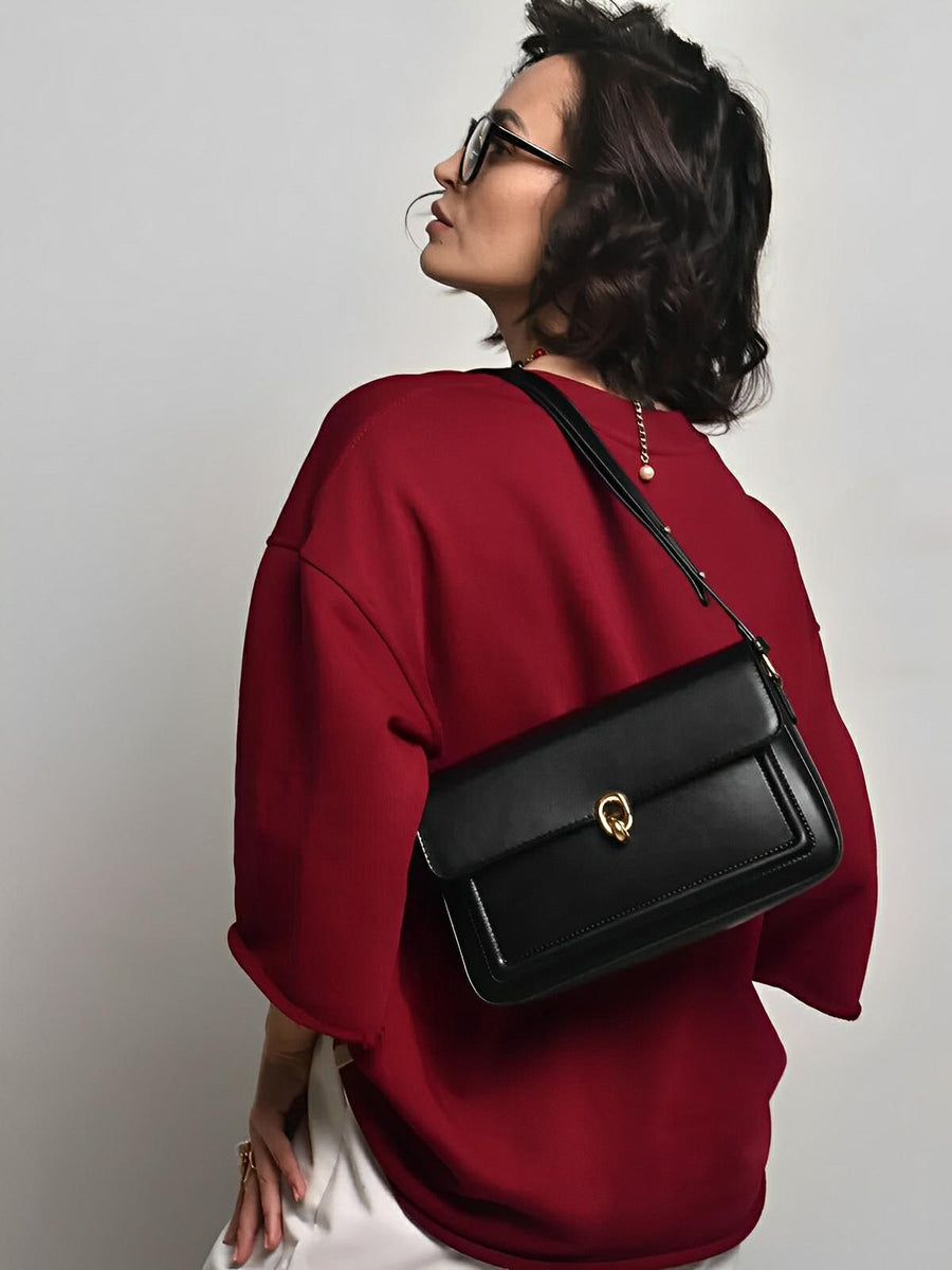 Sac à main en simili vegan, rabat élégant, design minimaliste, porté main ou épaule, format compact, modèle Cindy - Sac à main - Noir