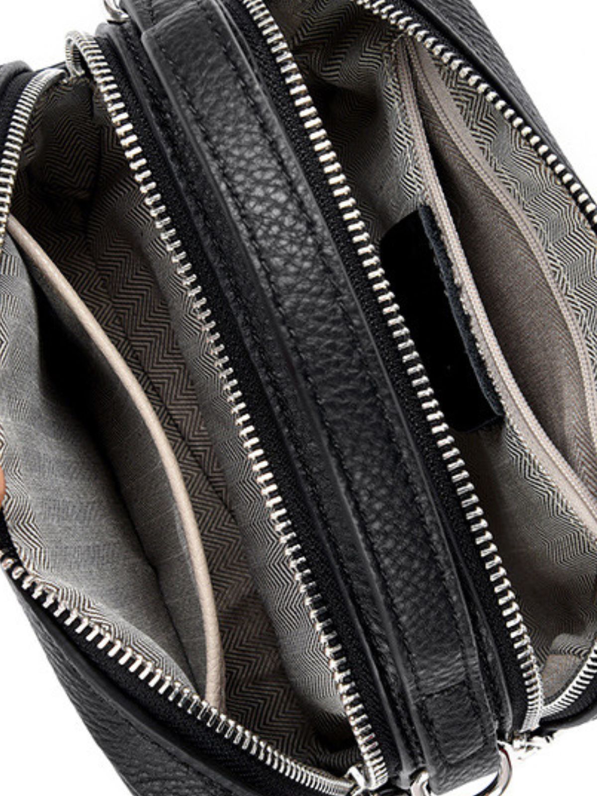 Sac bandoulière femme, en simili vegan véritable, format compact, design structuré, modèle Claudia - Sac Bandoulière - Noir