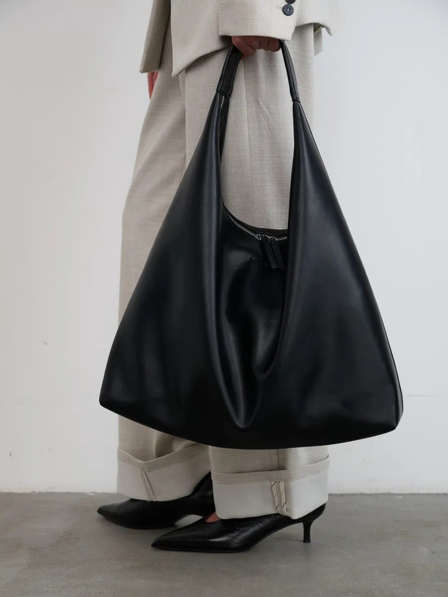 Sac cabas tendance femme, grand format, design minimaliste, simili vegan souple, usage quotidien, modèle Joanny - Sac Bandoulière - Noir