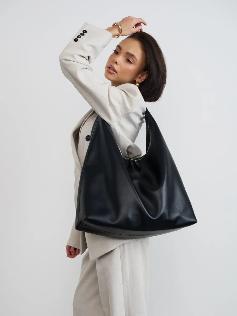 Sac cabas tendance femme, grand format, design minimaliste, simili vegan souple, usage quotidien, modèle Joanny - Sac Bandoulière - Noir