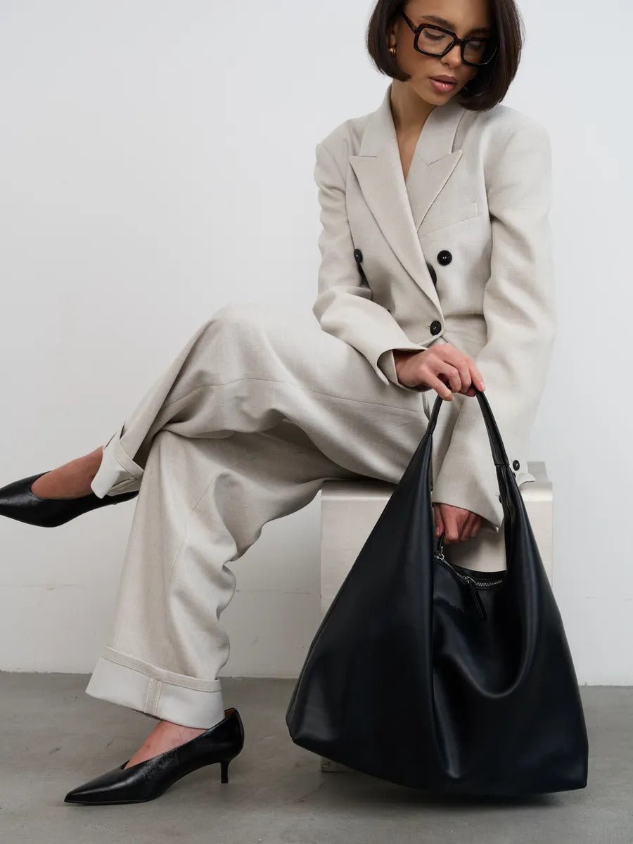 Sac cabas tendance femme, grand format, design minimaliste, simili vegan souple, usage quotidien, modèle Joanny - Sac Bandoulière - Noir