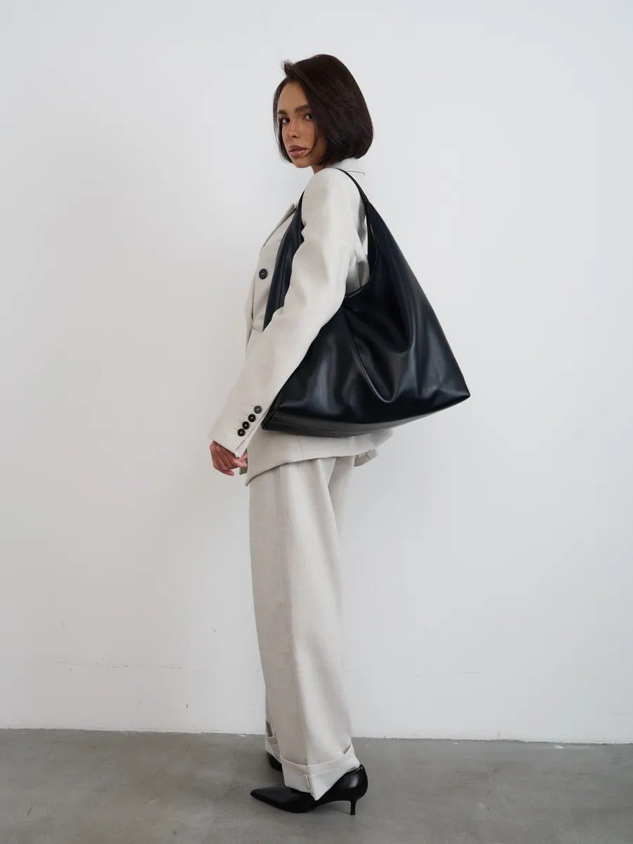 Sac cabas tendance femme, grand format, design minimaliste, simili vegan souple, usage quotidien, modèle Joanny - Sac Bandoulière - Noir