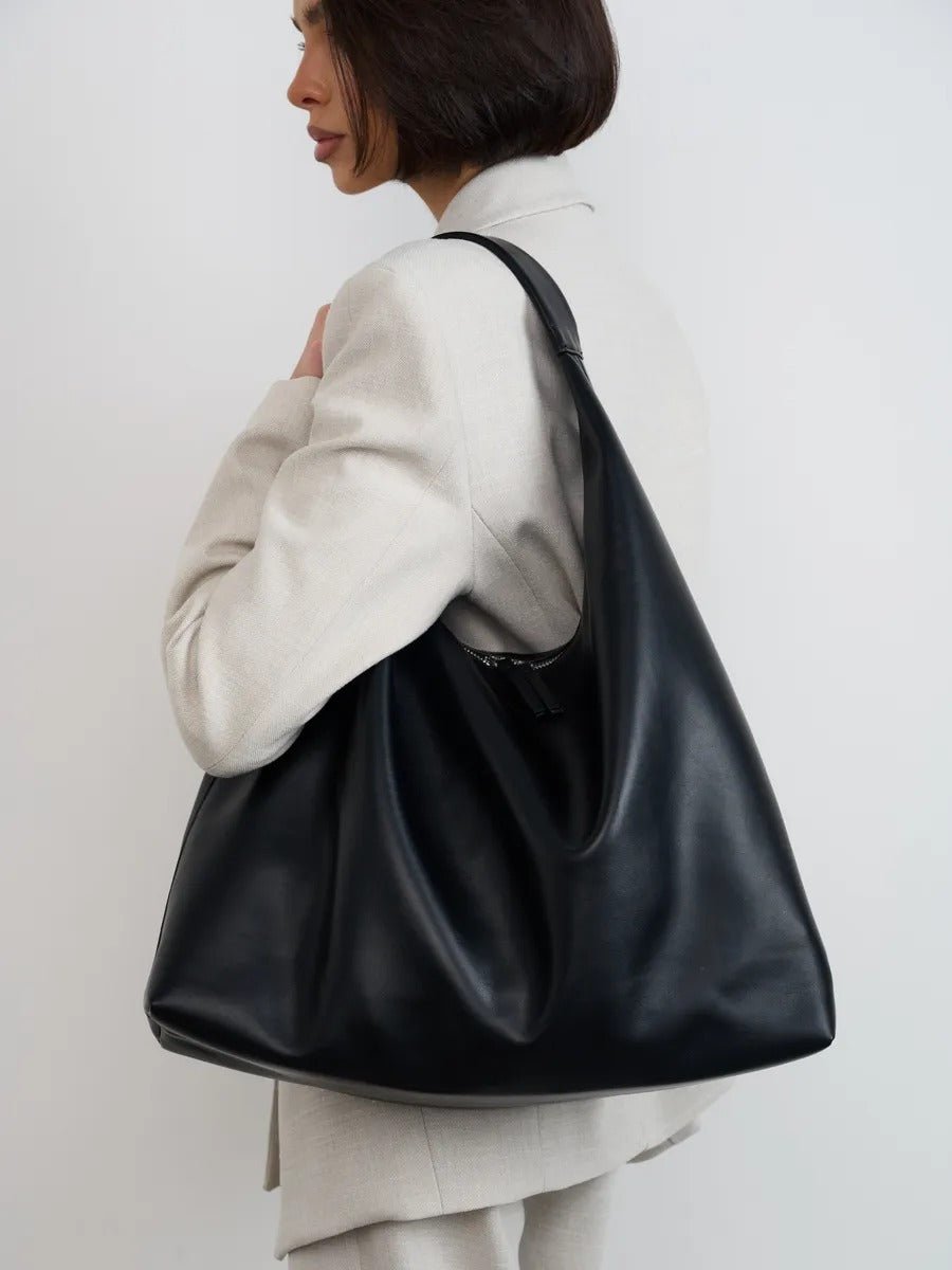 Sac cabas tendance femme, grand format, design minimaliste, simili vegan souple, usage quotidien, modèle Joanny - Sac Bandoulière - Noir