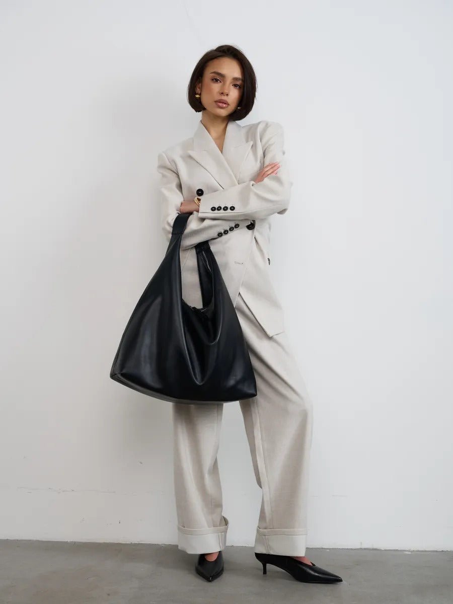 Sac cabas tendance femme, grand format, design minimaliste, simili vegan souple, usage quotidien, modèle Joanny - Sac Bandoulière - Noir