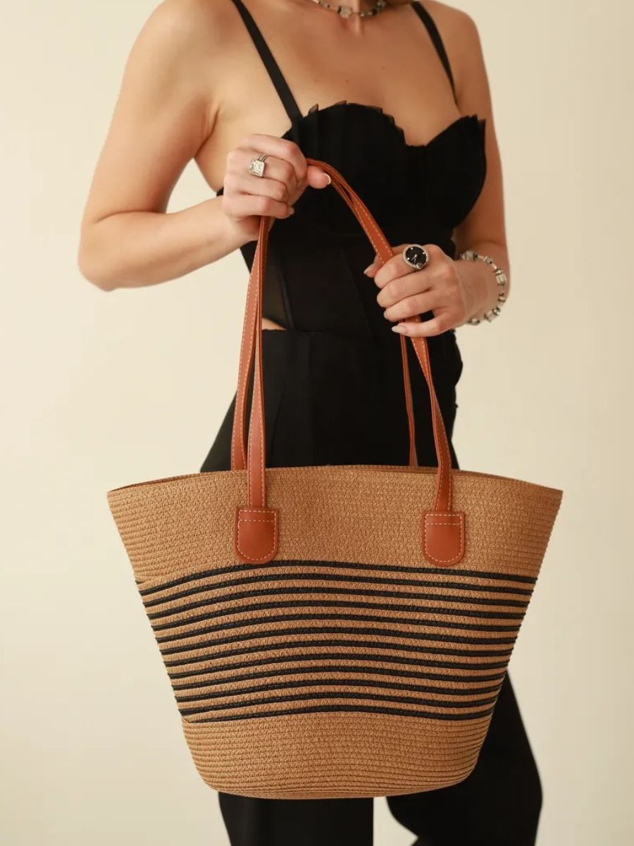Sac de plage en raphia tressée, grande contenance, fermeture zippée, poignées longues, style tote bag, vacances au soleil, modèle Yema - Sac de plage - Camel et noir