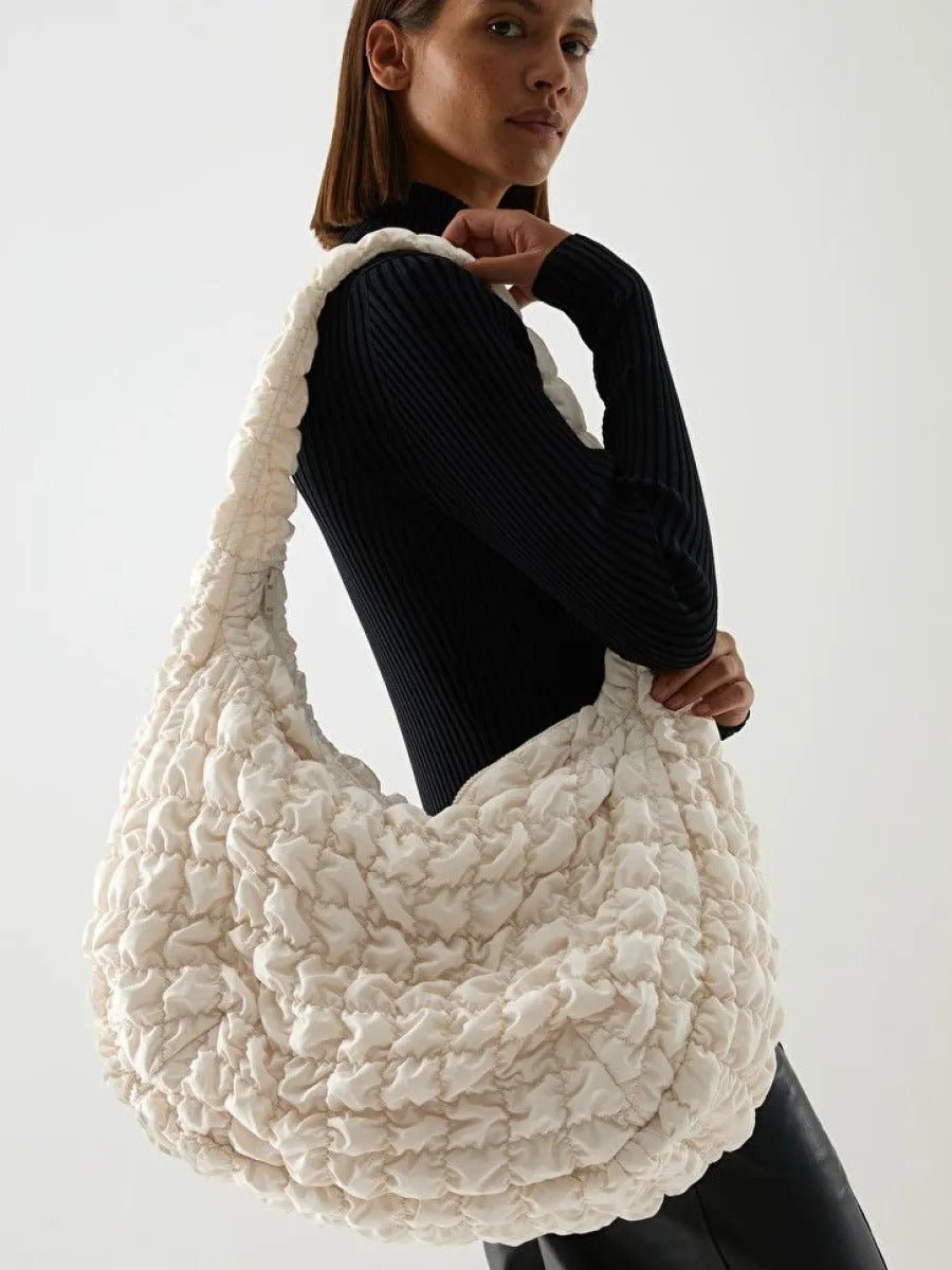 Tote - bag nuage oversize, sac matelassé, sac bandoulière doux, sac hobo rembourré, sac fourre - tout moderne, style Y2K, modèle Catherine - Tote - bag - Blanc