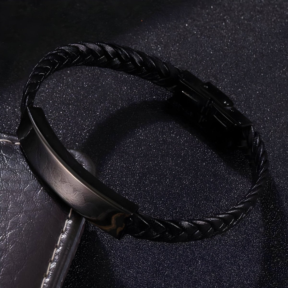 Bracelet en cuir, avec détail métallique noir, modèle Malo - Bracelet - 21 cm (Taille unique)